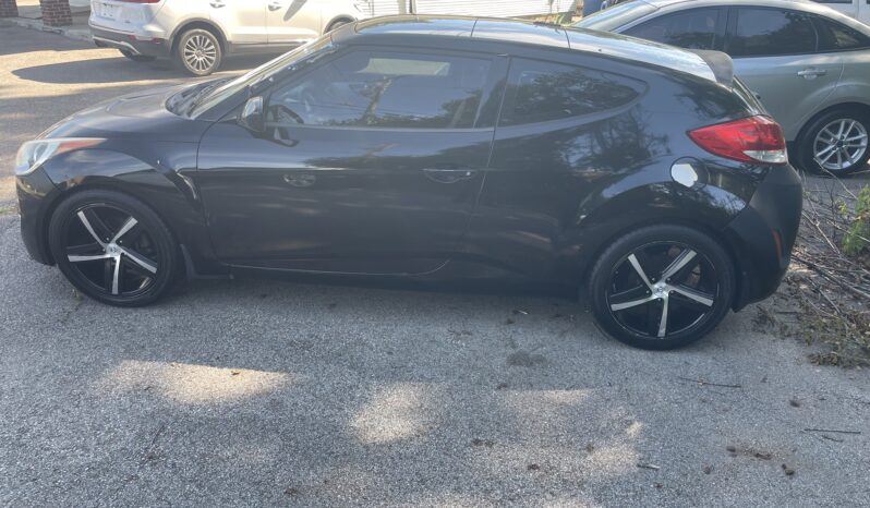 
								2012 Hyundai Veloster full									