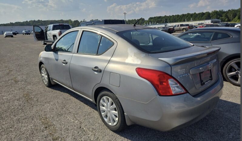 
								2014 Nissan Versa S Plus full									
