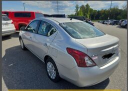 
										2012 Nissan Versa full									