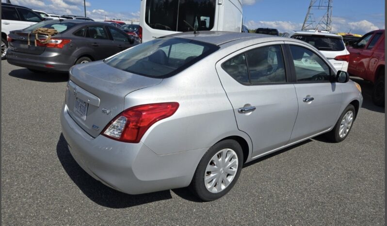 
								2012 Nissan Versa full									