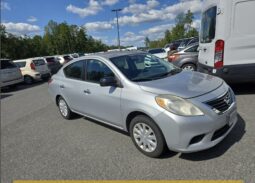 
										2012 Nissan Versa full									