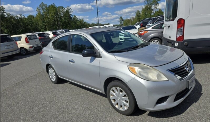 
								2012 Nissan Versa full									