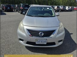 
										2012 Nissan Versa full									