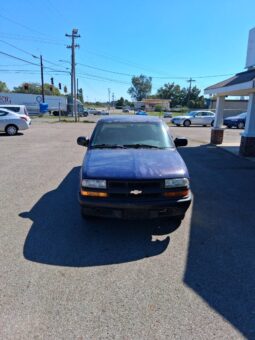 
										2002 Chevy S-10 LS full									