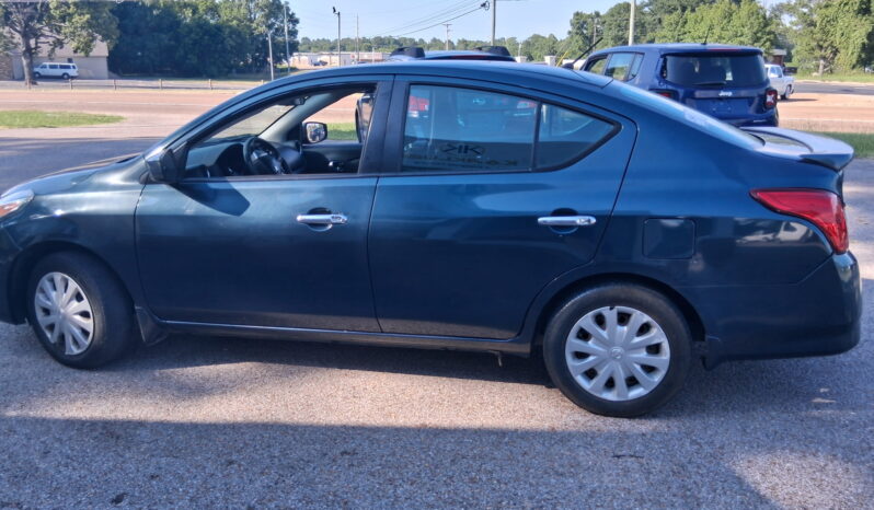 								2017 Nissan Versa full									