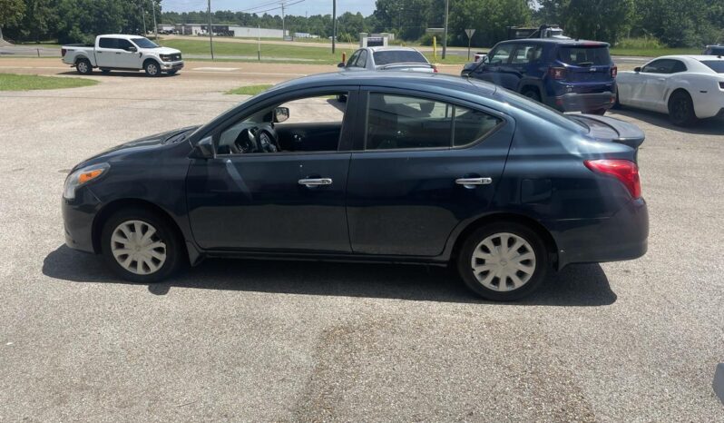								2017 Nissan Versa full									